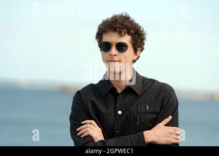 Dinard, Francia. 30 settembre 2021. Finnegan Oldfield partecipa alla giuria fotocall durante il 32ma Dinard British Film Festival - Day Two il 30 settembre 2021 a Dinard, France.Photo by ABACAPRESS.COM Credit: Abaca Press/Alamy Live News Foto Stock