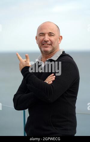 Dinard, Francia. 30 settembre 2021. Mohamed Hamidi partecipa alla rassegna fotografica della giuria durante il 32nd Dinard British Film Festival - Day Two il 30 settembre 2021 a Dinard, France.Photo by ABACAPRESS.COM Credit: Abaca Press/Alamy Live News Foto Stock