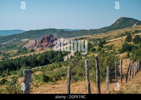 Pietra di San Zanobi - Sasso di San Zanobi - la formazione di rocce ofiolite nel comune di Firenzuola, Toscana, Italia Foto Stock