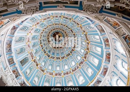 ISTRA, RUSSIA - 27 settembre 2021: L'iconostasi della Cattedrale della Risurrezione del monastero maschile stavropegiale di Voskresensky New-Jerusalem, Istra Foto Stock