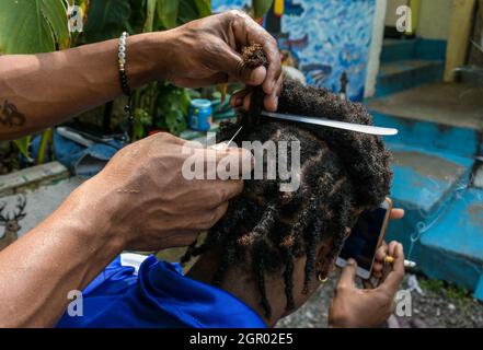 Non esclusiva: I migranti haitiani riposano durante il loro soggiorno a Hostel Tochan, una fondazione che sostiene i migranti nel loro viaggio attraverso il Messico per l'ONU Foto Stock