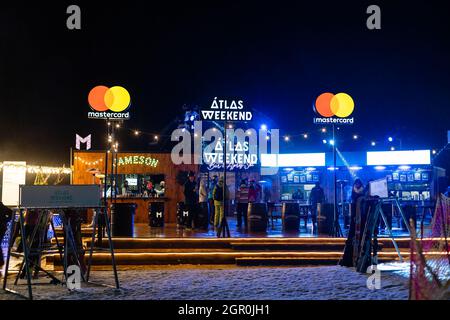 Bukovel, UCRAINA - 31 Gennaio 2021: bukovel. Il festival Atlas Weekend nella stazione sciistica invernale Bukovel Foto Stock