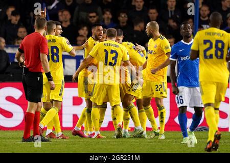 GENK, BELGIO - 30 SETTEMBRE: Bruno Petkovic di Dinamo Zagreb celebra il terzo traguardo di Dinamo Zagreb della serata durante la partita di palcoscenico del Gruppo UEFA Europa League tra KRC Genk e Dinamo Zagreb alla Cegeka Arena il 30 settembre 2021 a Genk, Belgio (Foto di Jeroen Meuwsen/Orange Pictures) Foto Stock