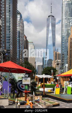 Un campo da minigolf pop-up e' divertimento e si trova al Molo A a Battery Park, New York City, USA 2021 Foto Stock