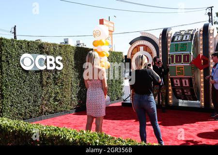 Inglewood, Stati Uniti. 30 settembre 2021. INGLEWOOD, LOS ANGELES, CALIFORNIA, USA - SETTEMBRE 30: Una visione generale dell'atmosfera alla CBS 'The Price is Right' 50th Season Celebration tenutasi al Randy's Donuts il 30 Settembre 2021 a Inglewood, Los Angeles, California, Stati Uniti. (Foto di Xavier Collin/Image Press Agency) Credit: Image Press Agency/Alamy Live News Foto Stock