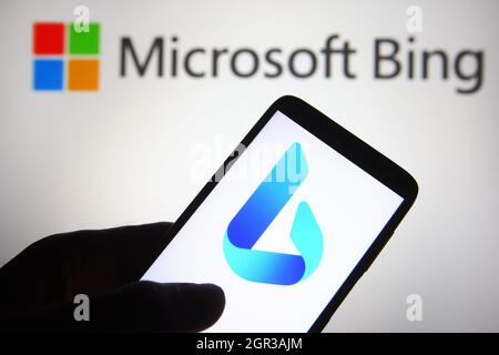 Ucraina. 30 settembre 2021. In questa immagine viene visualizzato il logo Microsoft Bing sullo schermo di uno smartphone e di un pc. (Credit Image: © Pavlo Gonchar/SOPA Images via ZUMA Press Wire) Foto Stock