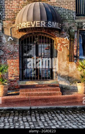 Negozio di articoli da regalo Forever Smile , e River Street Savannah Georgia Foto Stock
