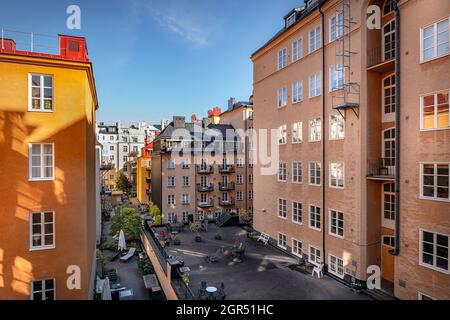 Vista su un edificio tipico di Sodermalm, giorno di sole Foto Stock