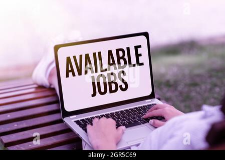 Didascalia di testo che presenta i lavori disponibili. Foto concettuale un lavoro che è disponibile per qualcuno per iniziare a fare Vacancy Voice and Video Calling Foto Stock