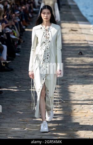 Parigi, Francia. 30 settembre 2021. Pista della CHLOÃ SS22 durante la settimana della moda di Parigi il 2021 settembre - Parigi, Francia. 30/09/2021 Credit: dpa/Alamy Live News Foto Stock