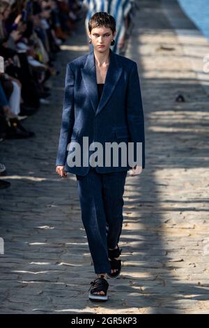 Parigi, Francia. 30 settembre 2021. Pista della CHLOÃ SS22 durante la settimana della moda di Parigi il 2021 settembre - Parigi, Francia. 30/09/2021 Credit: dpa/Alamy Live News Foto Stock