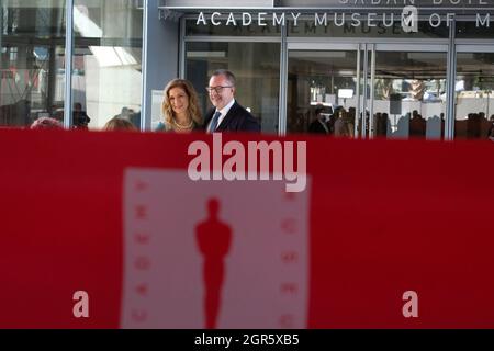 Los Angeles, California, Stati Uniti. 30 settembre 2021. CEO dell'Academy of Motion Picture Arts and Sciences Dawn Hudson e Direttore e presidente dell'Academy Museum, Bill Kramer partecipa alla cerimonia di dedicazione e al taglio del nastro ufficiale per l'apertura dell'Academy Museum of Motion Pictures il 30 settembre 2021 a Los Angeles. (Credit Image: © Ringo Chiu/ZUMA Press Wire) Foto Stock