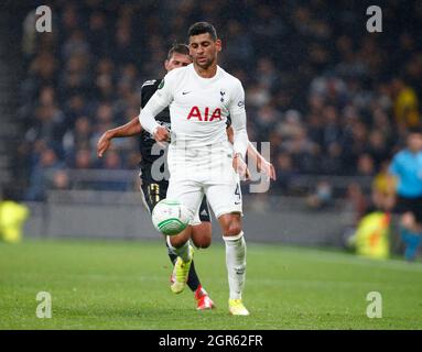 Londra, Regno Unito. 30 settembre 2021. Londra, Inghilterra - SETTEMBRE 30: Cristian Romero di Tottenham Hotspur durante l'Europa Conference League Group G tra Tottenham Hotspur e Nogometna sola Mura allo stadio Tottenham Hotspur, Londra, Inghilterra il 30 Settembre 2021 Credit: Action Foto Sport/Alamy Live News Foto Stock