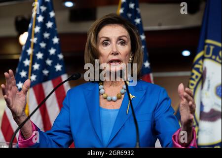 Washington, Stati Uniti. 30 settembre 2021. Il relatore della Casa Nancy Pelosi (D-CA) parla alla sua conferenza stampa settimanale. Credit: SOPA Images Limited/Alamy Live News Foto Stock