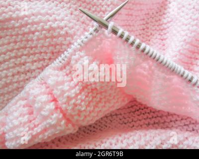 Progetto di maglia - coperta del bambino in corso Foto Stock