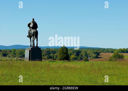 Manassas, Virginia, USA - 29 settembre 2021: Una statua di Thomas 'Stonewall' Jackson si trova in cima a Henry Hill al Manassas Battlefield National Park. Foto Stock