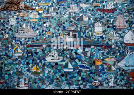 Il 25th Street Mosaic è un grande murale che mostra tutte le attrazioni di San Pedro, un quartiere a Los Angeles, CA, Stati Uniti. Foto Stock