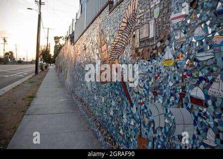 Il 25th Street Mosaic è un grande murale che mostra tutte le attrazioni di San Pedro, un quartiere a Los Angeles, CA, Stati Uniti. Foto Stock