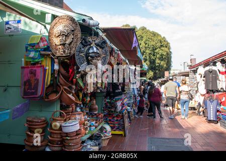 L'Olvera Street Market è un popolare mercato di strada nel centro di Los Angeles, CA, USA Foto Stock