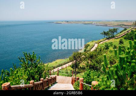 Songaksan Mountain Trail con mare a Jeju Island, Corea Foto Stock