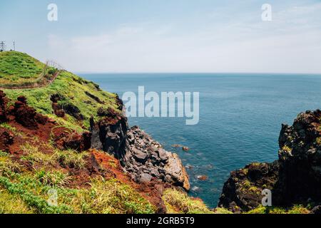 Songaksan montagna e mare a Jeju Island, Corea Foto Stock