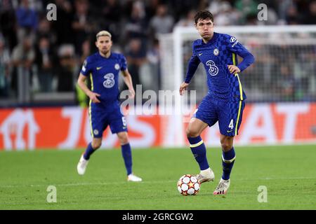 Andreas Christensen del Chelsea FC controlla la palla durante la partita UEFA Champions League Group H tra Juventus FC e Chelsea FC Foto Stock