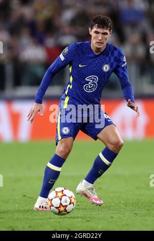 Andreas Christensen del Chelsea FC controlla la palla durante la partita UEFA Champions League Group H tra Juventus FC e Chelsea FC Foto Stock