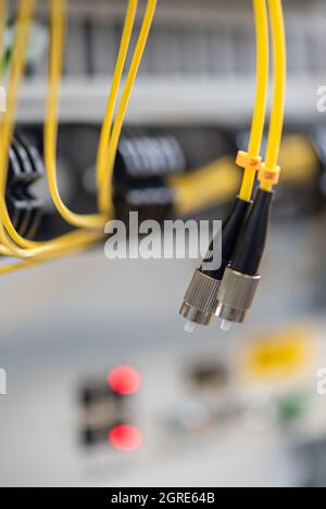 Cavo patch in fibra ottica utilizzato per l'installazione di apparecchiature Gigabit ad alta velocità nei sistemi di telecomunicazione Foto Stock