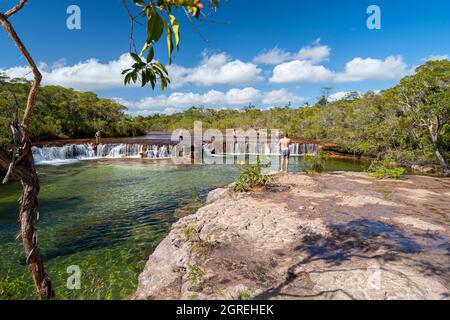 Cascate di Fruit Bat su Eliot Creek, una famosa fermata turistica e una buca per nuotare nella penisola di Cape York Foto Stock