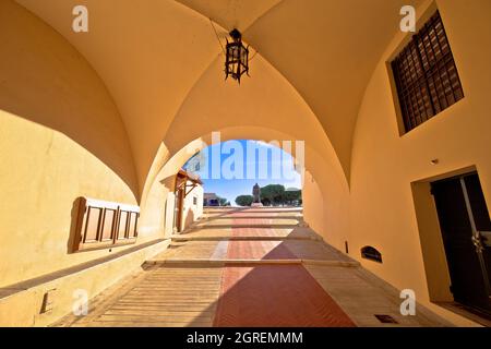 Monaco, 15 2019 gennaio: Monaco Place du Palais passerella vista tunnel. Palazzo del Principe di Monaco. Residenza ufficiale del sovrano Principe di Foto Stock