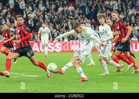 Copenaghen, Danimarca. 30 settembre 2021. PEP Biel (16) del FC Copenhagen visto durante la partita della UEFA Europa Conference League tra il FC Copenhagen e il Lincoln Red Imps FC al Parken di Copenhagen. (Photo Credit: Gonzales Photo/Alamy Live News Foto Stock