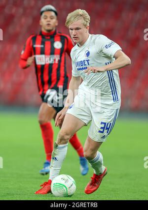 Copenaghen, Danimarca. 30 settembre 2021. Victor Kristiansen (34) del FC Copenhagen visto durante la partita della UEFA Europa Conference League tra il FC Copenhagen e il Lincoln Red Imps FC al Parken di Copenhagen. (Photo Credit: Gonzales Photo/Alamy Live News Foto Stock