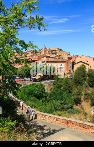 Francia, Vaucluse, Parco Naturale Regionale del Luberon, Roussillon, il villaggio Foto Stock