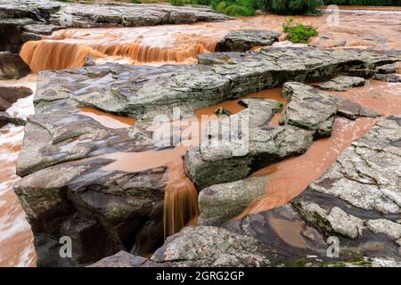 Francia, Var, Dracenie, Vidauban, Les Cascades de l'Aille, il fiume in alluvione Foto Stock