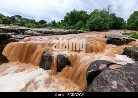 Francia, Var, Dracenie, Vidauban, Les Cascades de l'Aille, il fiume in alluvione Foto Stock