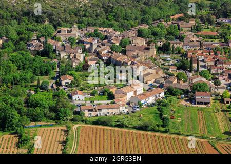 Francia, Var, Provenza Verte, Correns, vista del villaggio (vista aerea) Foto Stock
