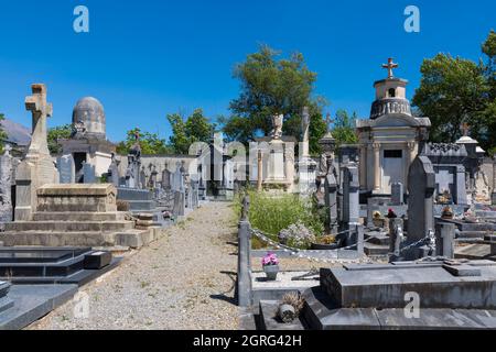 Francia, Alpi dell'alta Provenza, valle dell'Ubaye, Barcelonnette, cimitero Foto Stock