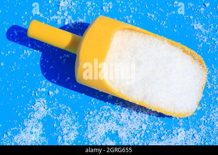 Francia, Vendee, Noirmoutier Island, l'Epine, palude di montagna, Fleur de Sel raccolto a mano Foto Stock