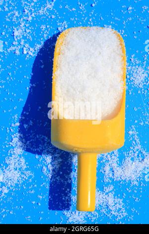 Francia, Vendee, Noirmoutier Island, l'Epine, palude di montagna, Fleur de Sel raccolto a mano Foto Stock