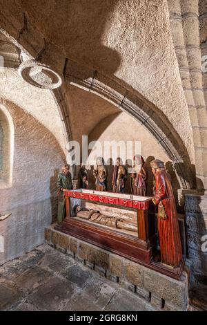 Francia, Haute Loire, Saint Roch chiesa, 15 ° secolo intagliato entombment in legno Allier valle Foto Stock