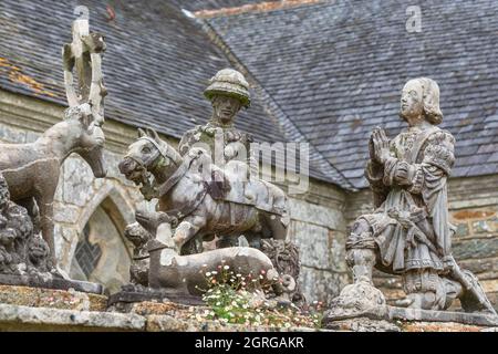 Francia, Finistere, Cast, la Chasse de Saint-Hubert, statuario del 16 ° secolo di fronte alla chiesa di Saint-Jerome Foto Stock