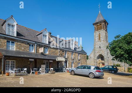 Francia, Ille-et-Vilaine, Mont-Dol, 12 ° secolo chiesa di Saint-Pierre lungo il GR 34 sentiero escursionistico o doganale Foto Stock