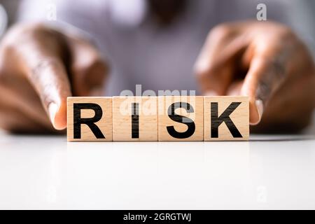 Misurazione e controllo del rischio. Analisi della valutazione strategica Foto Stock