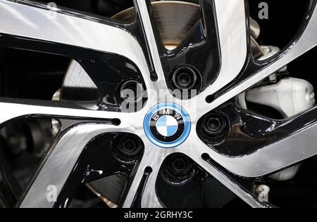 Barcellona, Spagna. 01 ottobre 2021. BMW ruota alla 'Automobile Barcelona 2021'. Credit: Clara Margais/dpa/Alamy Live News Foto Stock