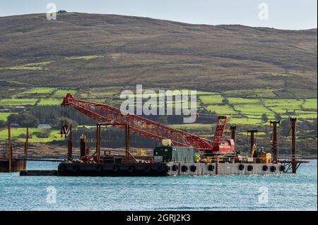 Castletownbere, West Cork, Irlanda. 1 ottobre 2021. Proseguono i lavori per lo sviluppo della banchina di Dinish Island a Castletownbere, lunga 33 milioni di euro e 216 milioni di euro. I lavori dovrebbero terminare entro marzo 2022. Credit: AG News/Alamy Live News Foto Stock