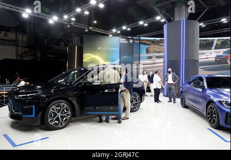 Barcellona, Spagna. 01 ottobre 2021. Veicoli BMW alla 'Automobile Barcelona 2021'. Credit: Clara Margais/dpa/Alamy Live News Foto Stock