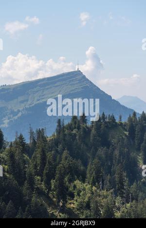 Vertice Rigi Kulm con albero di trasmissione o comunicazione, Monte Rigi nelle Alpi Svizzere, Cantone Svitto, Alpi Svizzere, Svizzera Foto Stock