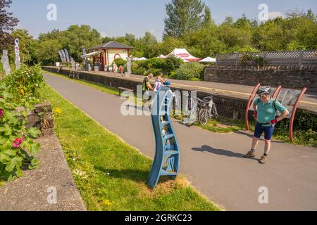 Stazione di Warmley sulla vecchia linea ferroviaria da Bristol a Bath. Ora una pista ciclabile. Ora parte di Bristol e Bath Railway Path Foto Stock