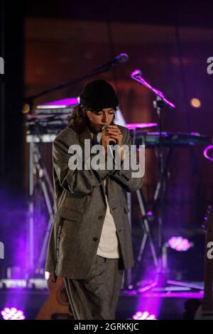 (9/27/2021) Arianna del Ghiaccio aka Ariete, cantautore italiano in concerto presso la Cavea dell'Auditorium Parco della Musica di Roma. La giovanissima musicista, appena vent'anni, era la cantante del Cornetto Algida 2021 commerciale e conosciuta per la sua partecipazione a 'X Factor' che ha segnato la sua carriera come cantante-cantautore pop musicista seguita dai suoi giovanissimi fan. Un altro giovane musicista Tenth Sky apre il concerto. (Foto di Daniela Franceschelli/Pacific Press/Sipa USA) Foto Stock