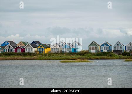 Capanne sulla spiaggia a Mudeford Spit Hengistbury Head Dorset Inghilterra Foto Stock